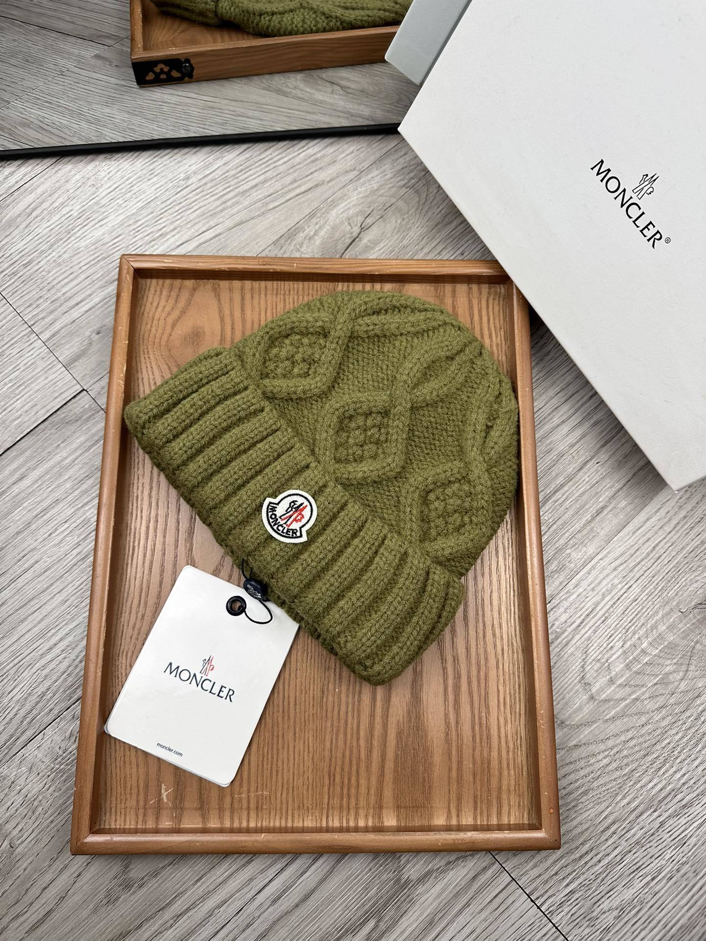 MONCLER ENFANT LOGO-APPLIQUE CABLE-KNIT BEANIE