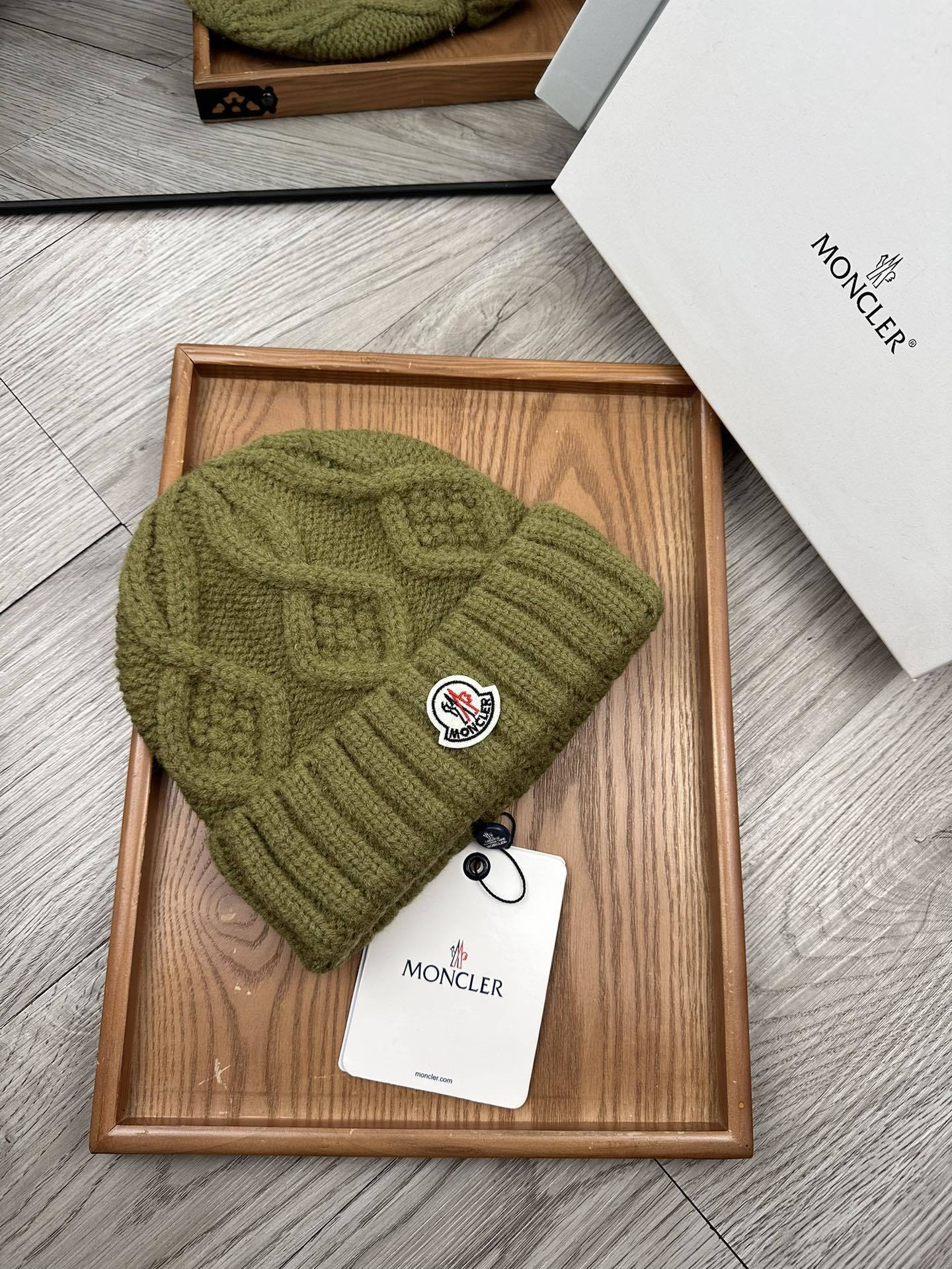 MONCLER ENFANT LOGO-APPLIQUE CABLE-KNIT BEANIE