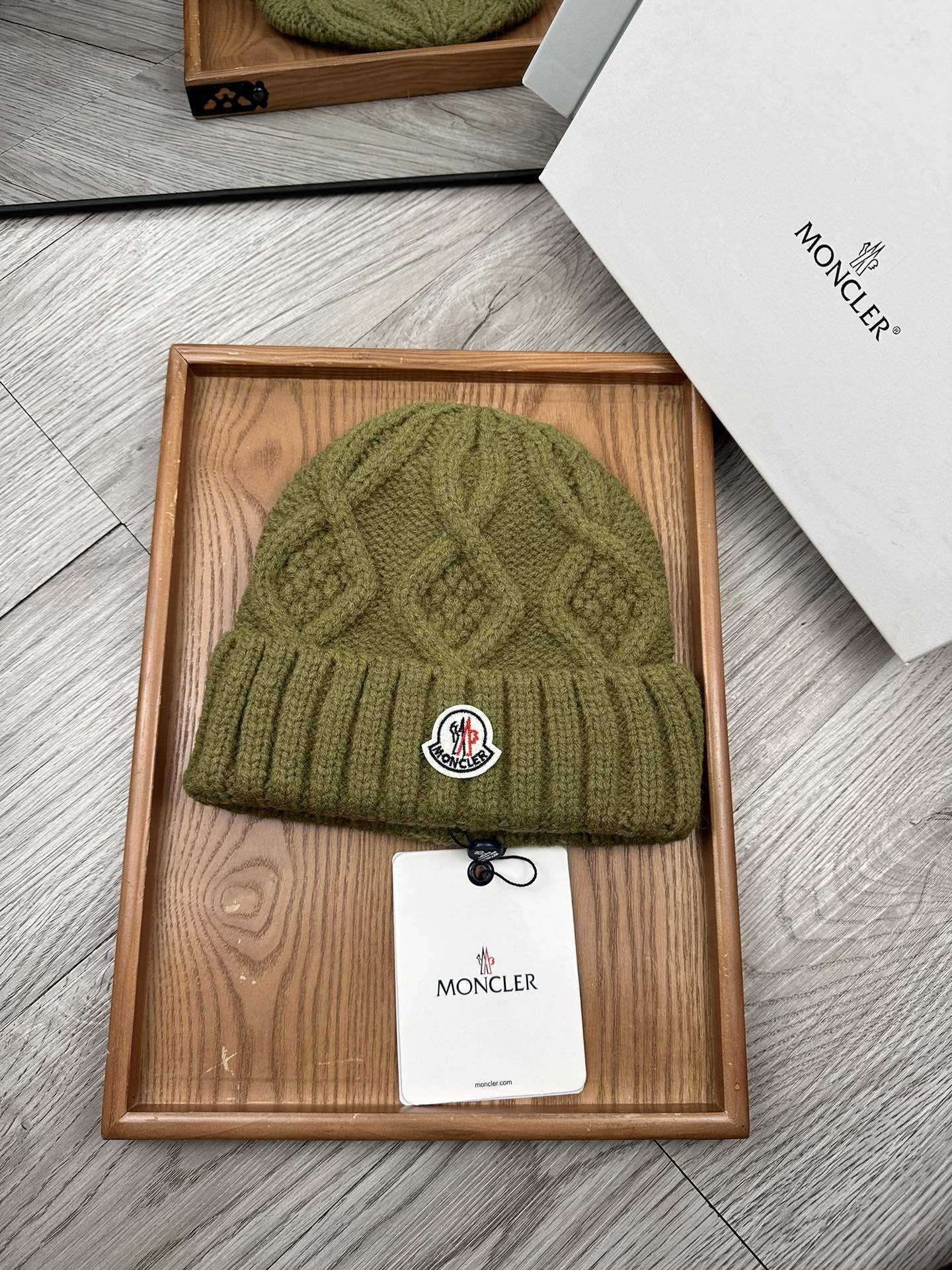 MONCLER ENFANT LOGO-APPLIQUE CABLE-KNIT BEANIE