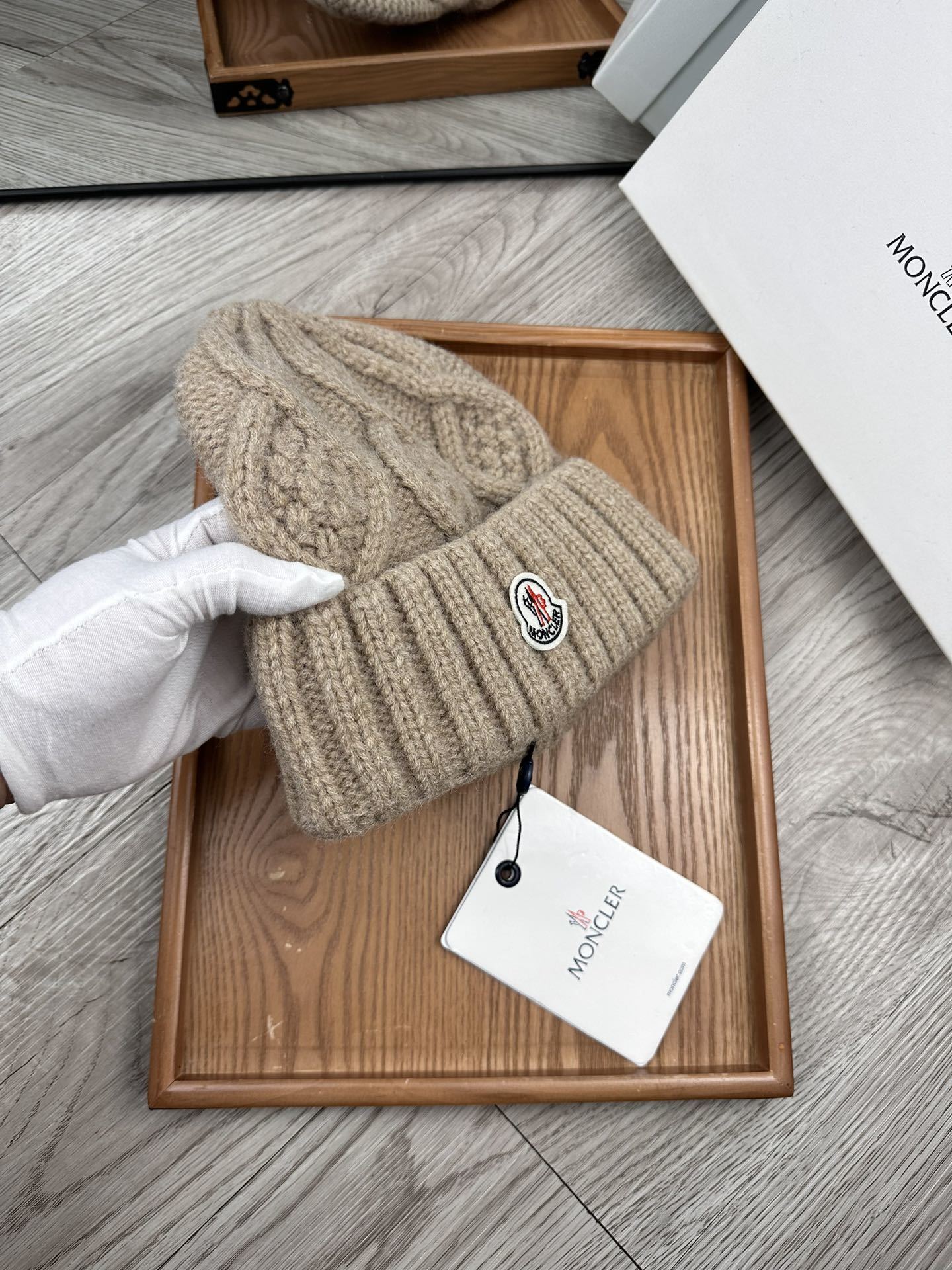 MONCLER ENFANT LOGO-APPLIQUE CABLE-KNIT BEANIE