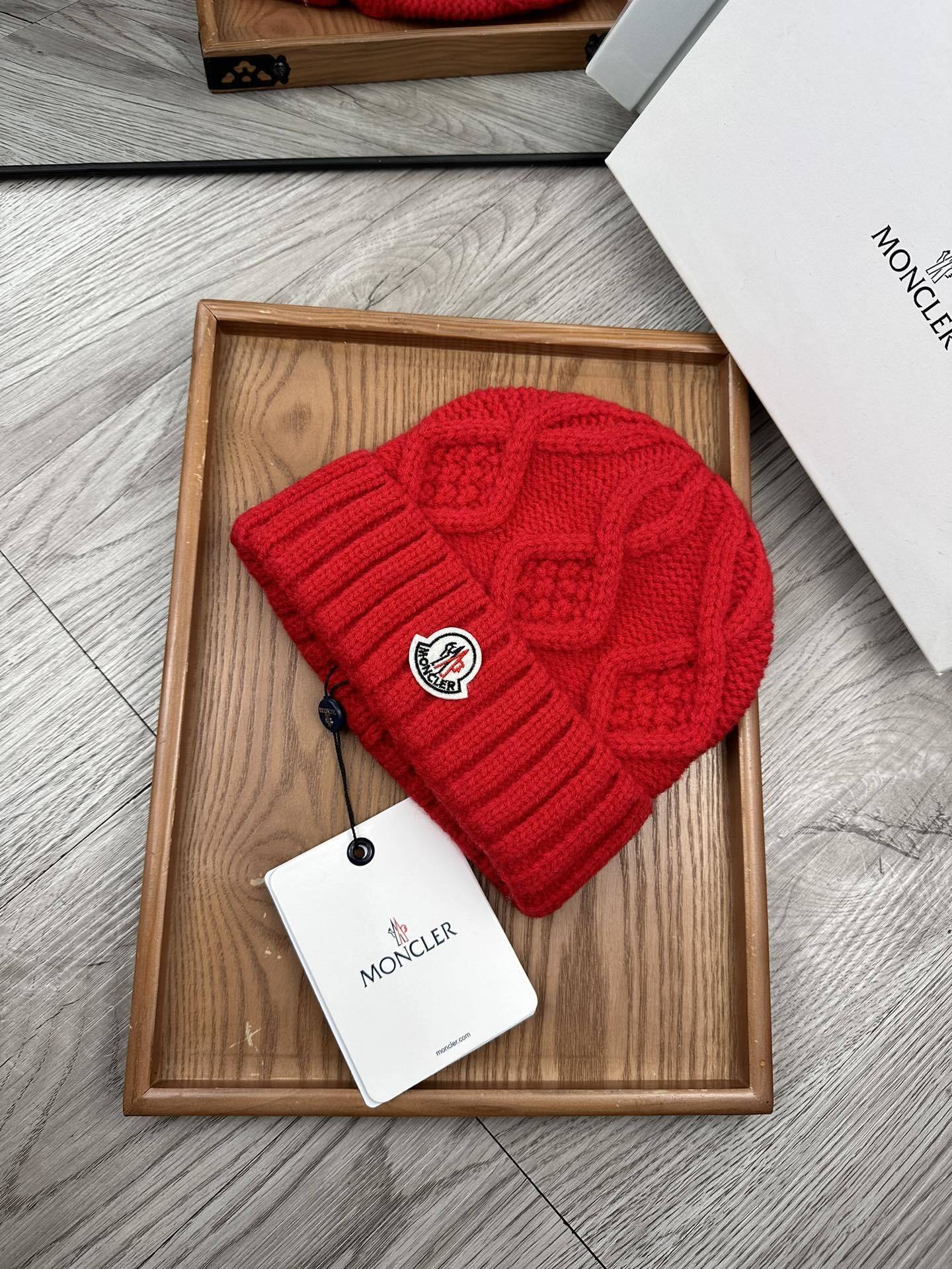 MONCLER ENFANT LOGO-APPLIQUE CABLE-KNIT BEANIE