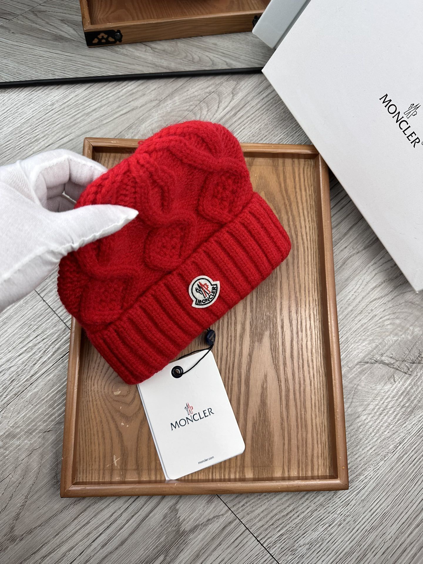 MONCLER ENFANT LOGO-APPLIQUE CABLE-KNIT BEANIE