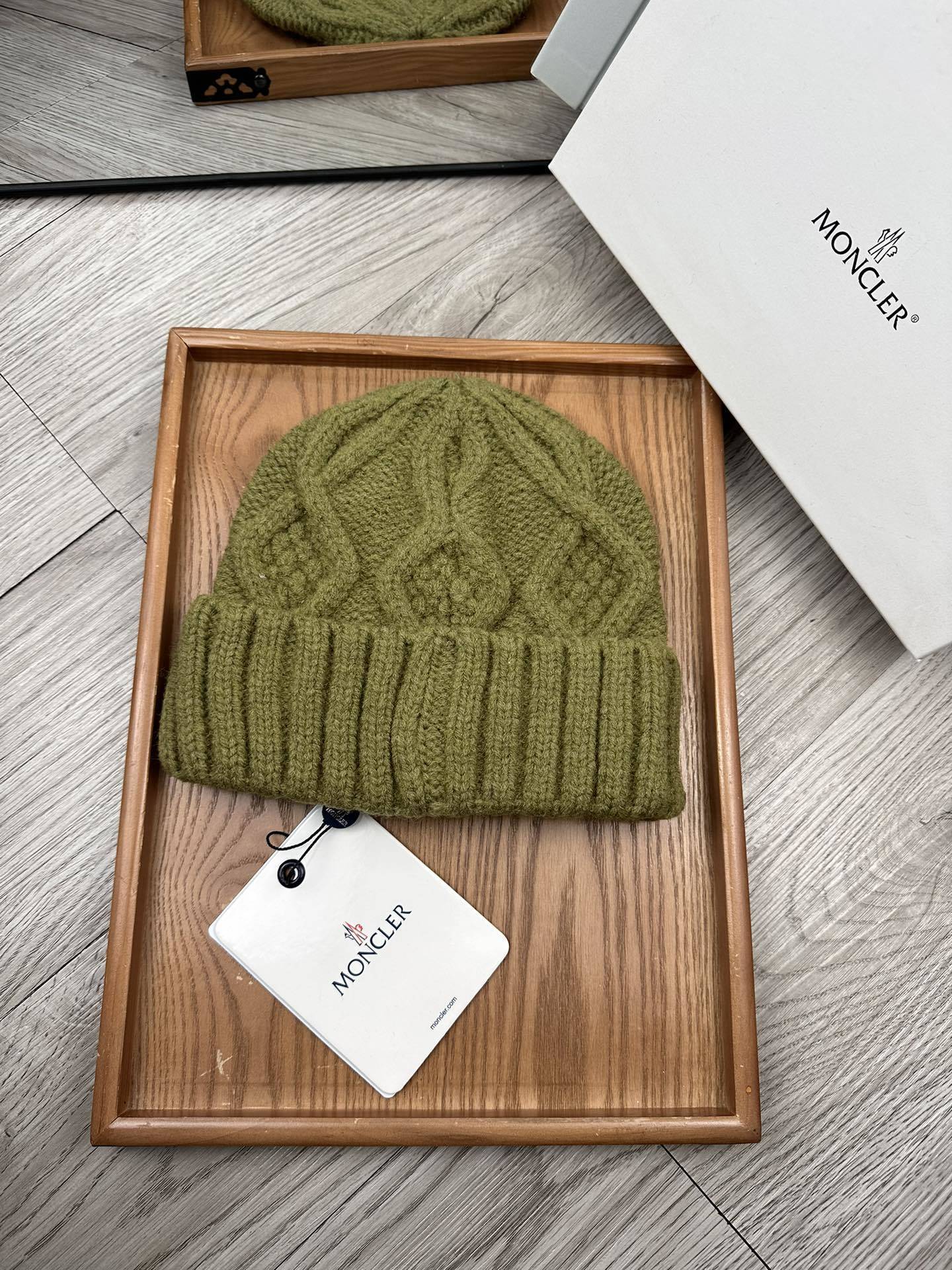 MONCLER ENFANT LOGO-APPLIQUE CABLE-KNIT BEANIE