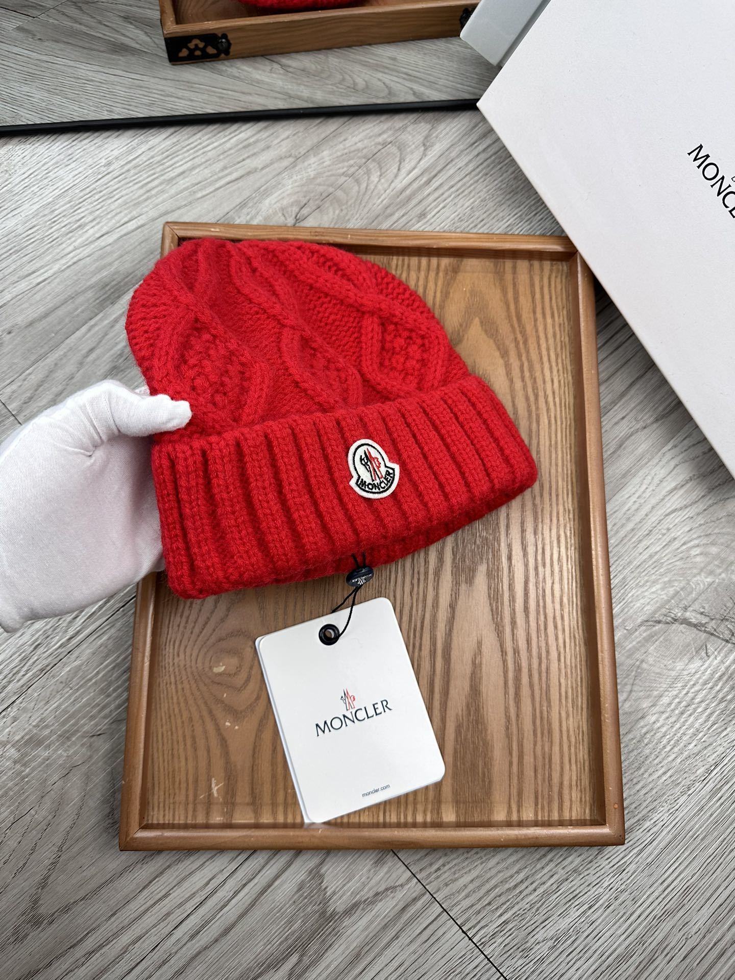 MONCLER ENFANT LOGO-APPLIQUE CABLE-KNIT BEANIE